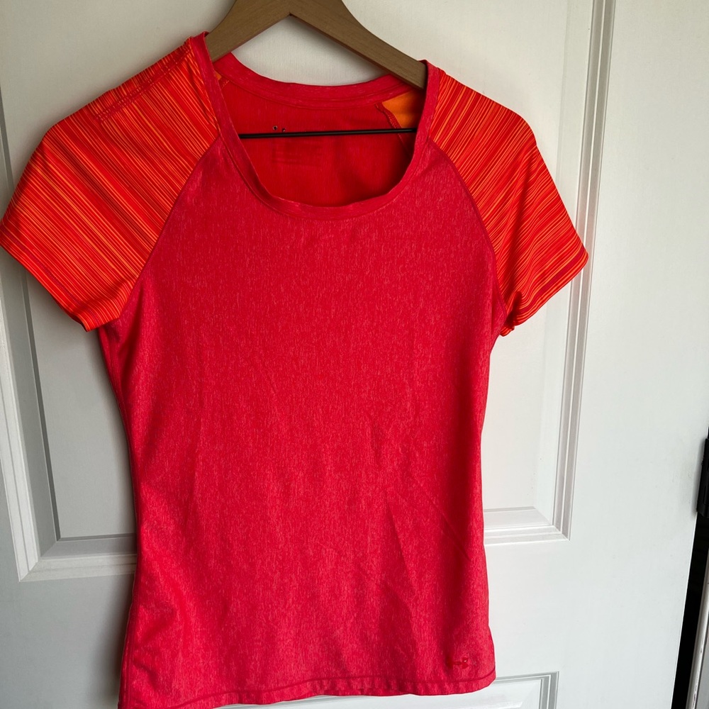 Under Armour top